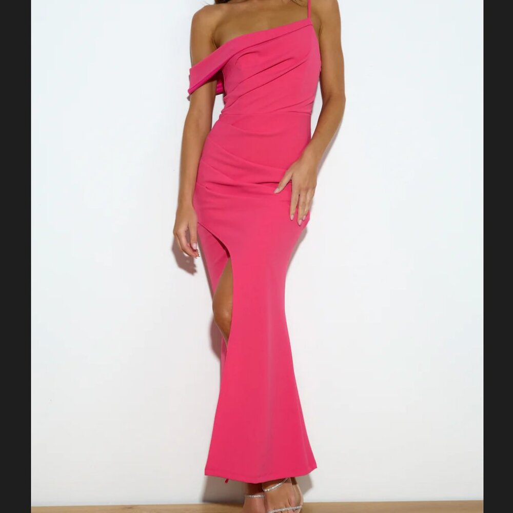 Hello Molly Seen In New Maxi Dress Pink